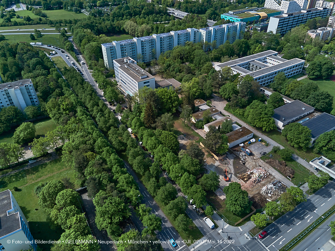 14.05.2022 - Luftbilder von der Baustelle Haus für Kinder in Neuperlach